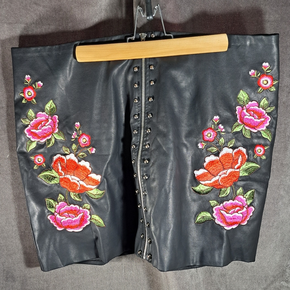 Forever 21 Faux Leather Floral Embroidered Studded Zip Up Mini Skirt VG 2X